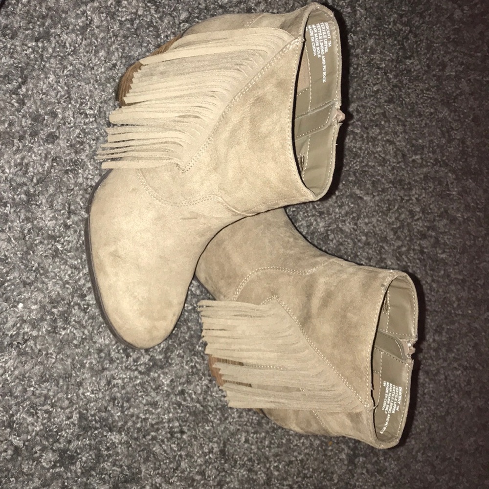 booties!!! 💗